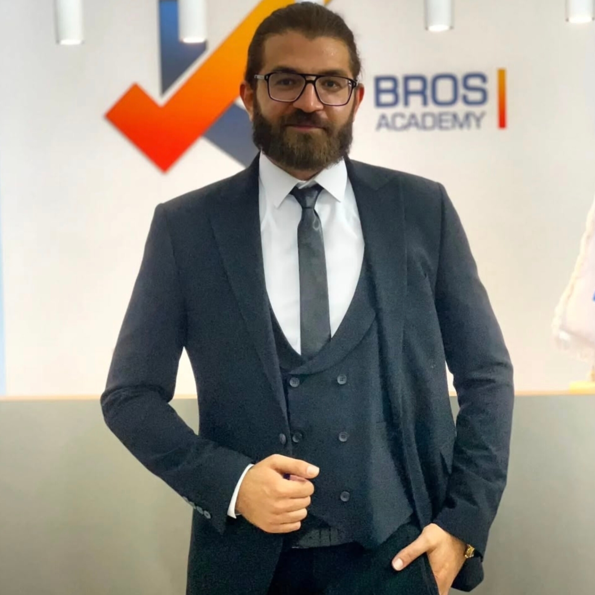 استاد شاهین صالحی 1